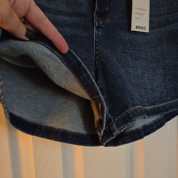 🎁25% Off Bundles🎁 Judy Blue Dark Wash Jean Shorts Sz XL - Picture 8 of 15